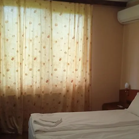 Otel семеен национал